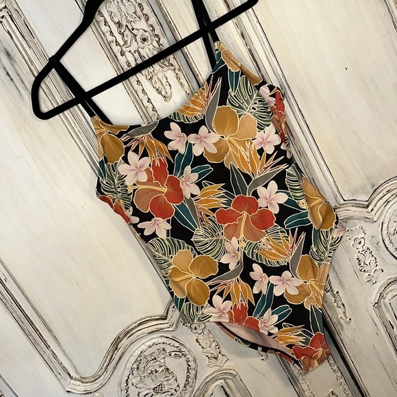 Hurley NWOT Dark Floral One Piece Swimsuit Size XL Tropical Modest Hawaiian - Picture 3 of 11